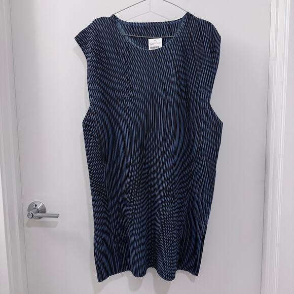 NWT Homme Plissé Issey Miyake Minimalism Sleeveless Shirt | Size 3 = L - Picture 1 of 7